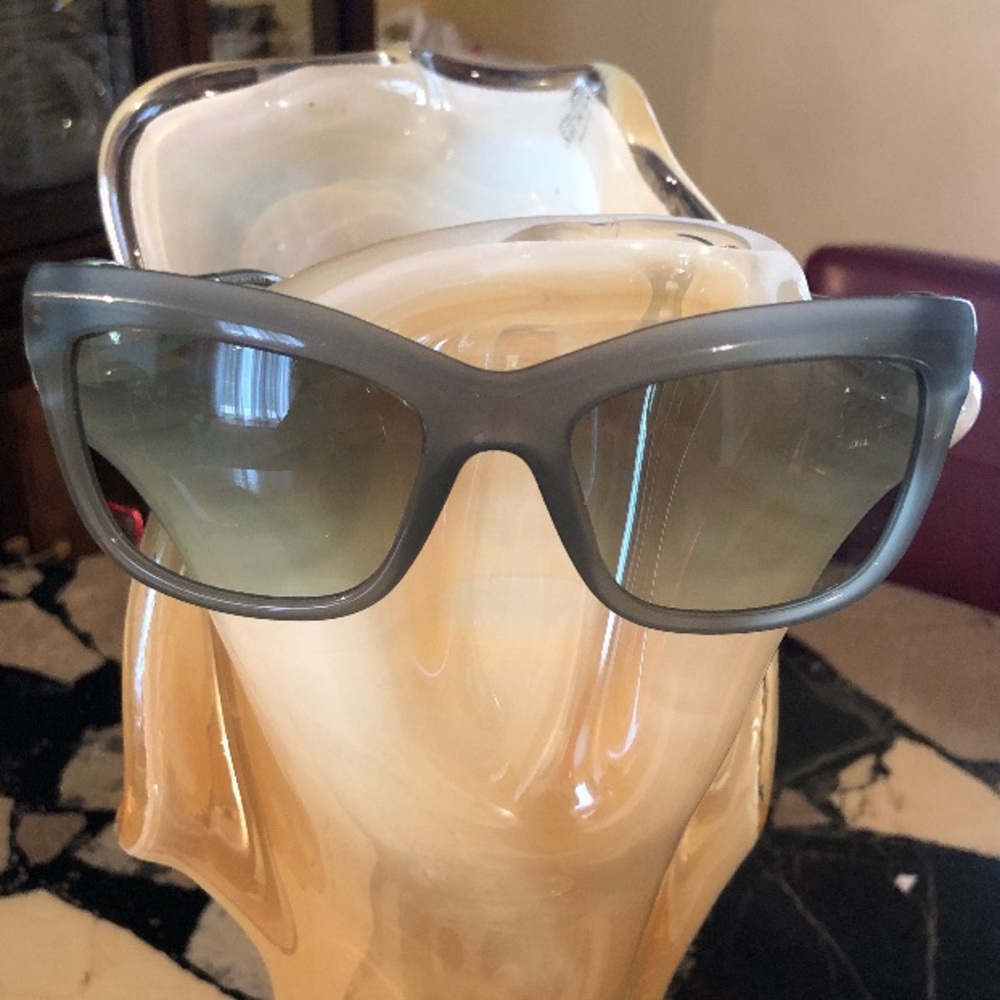 *NEW*Burberry sunglasses